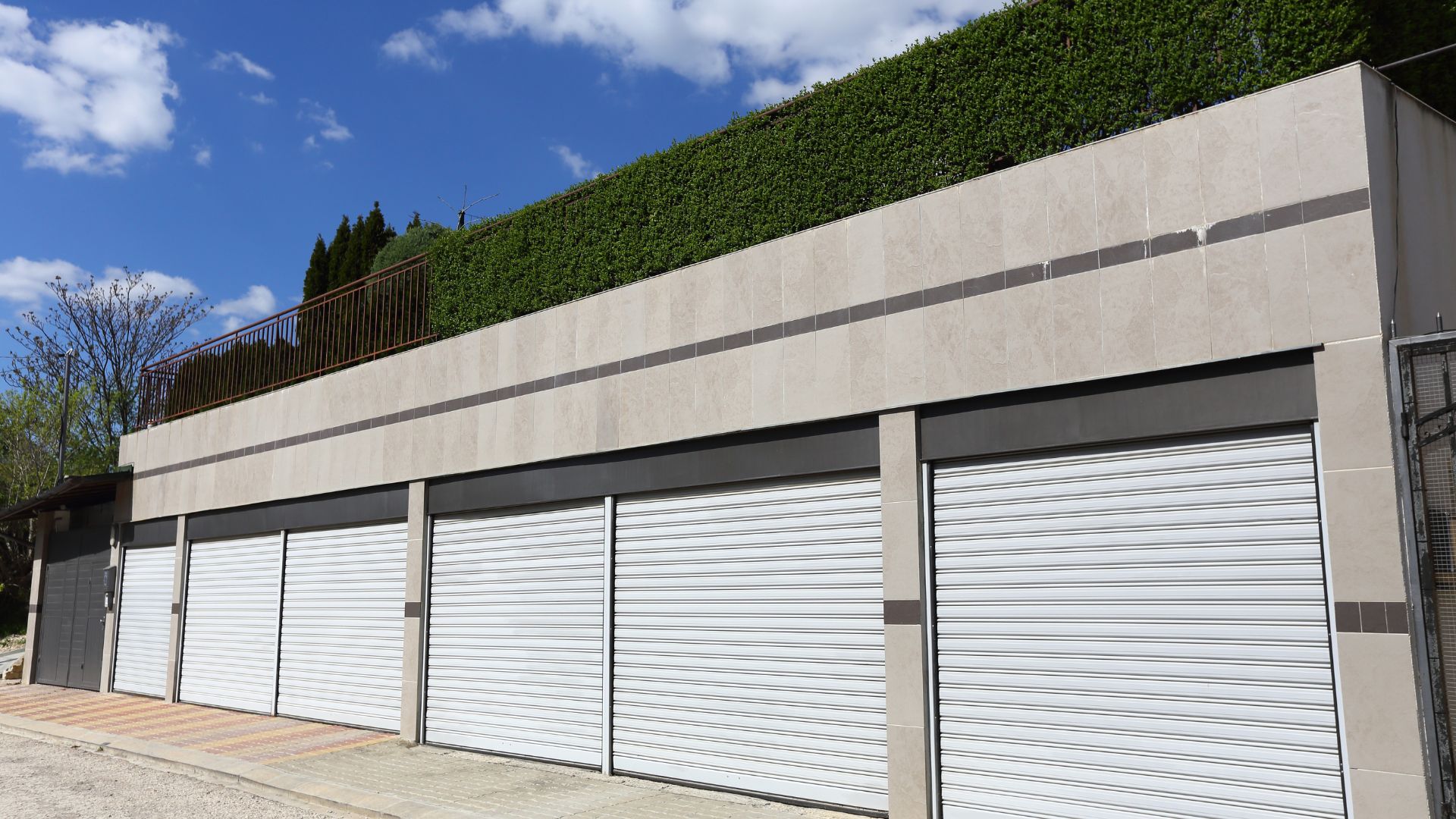 2026 Garage Door Repair Cost Guide: What Homeowners Should Expect to Pay - image 3