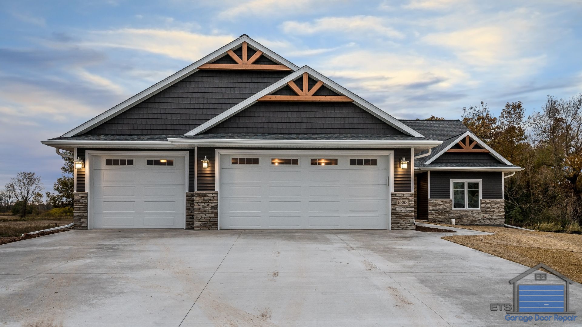 Emergency Service for Hillsboro Commercial Properties - Commercial Garage Door Services for Hillsboro Businesses