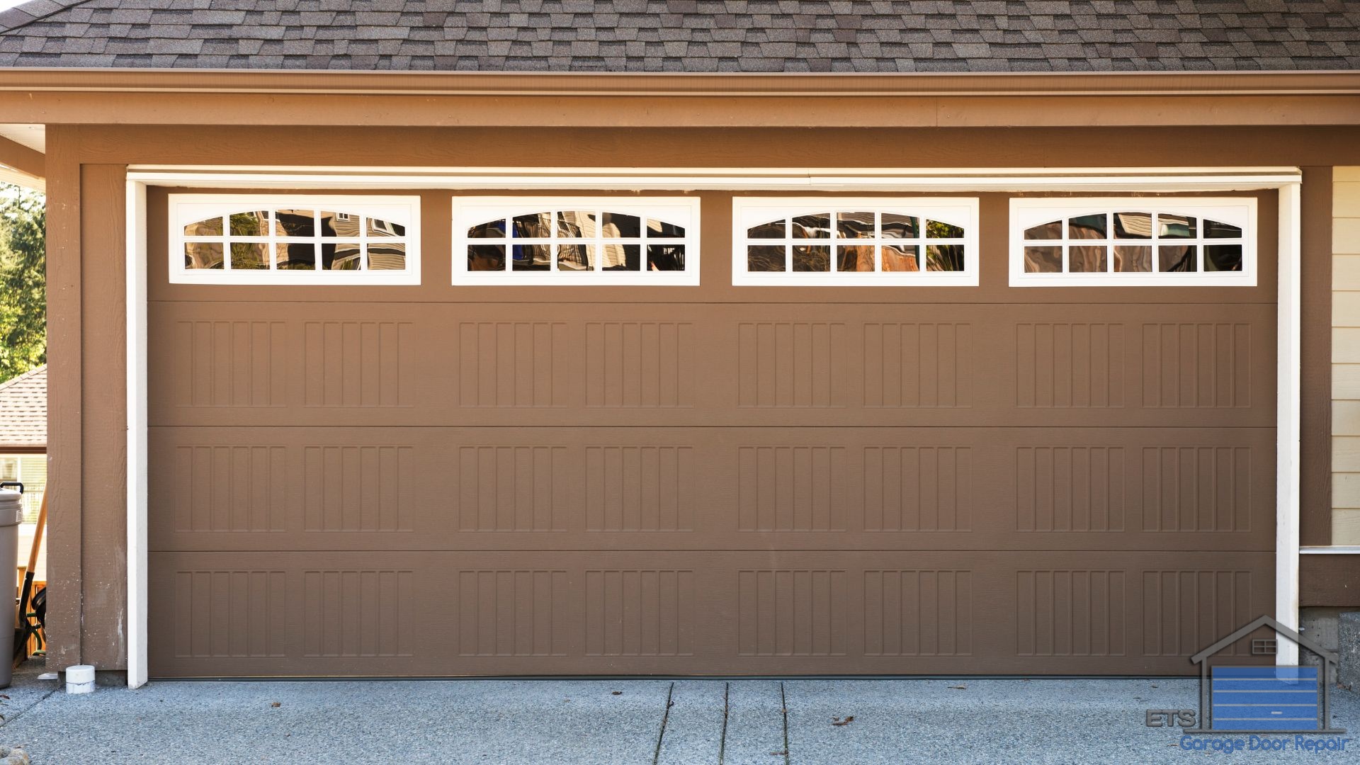 The Best Paint Colors for Garage Doors