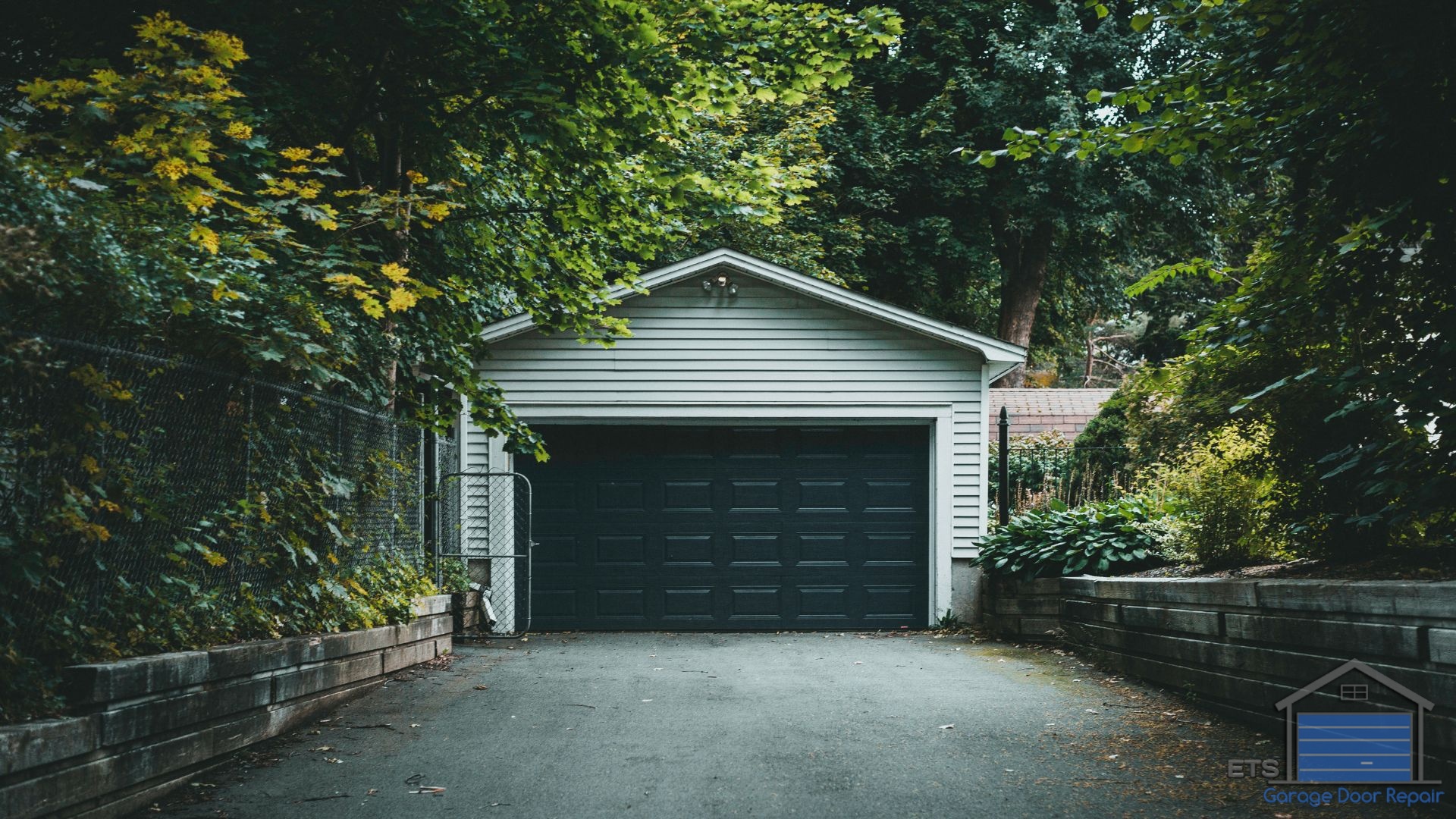 Manual Override and Emergency Access - Automatic Door Locks: The Next Level of Garage Security