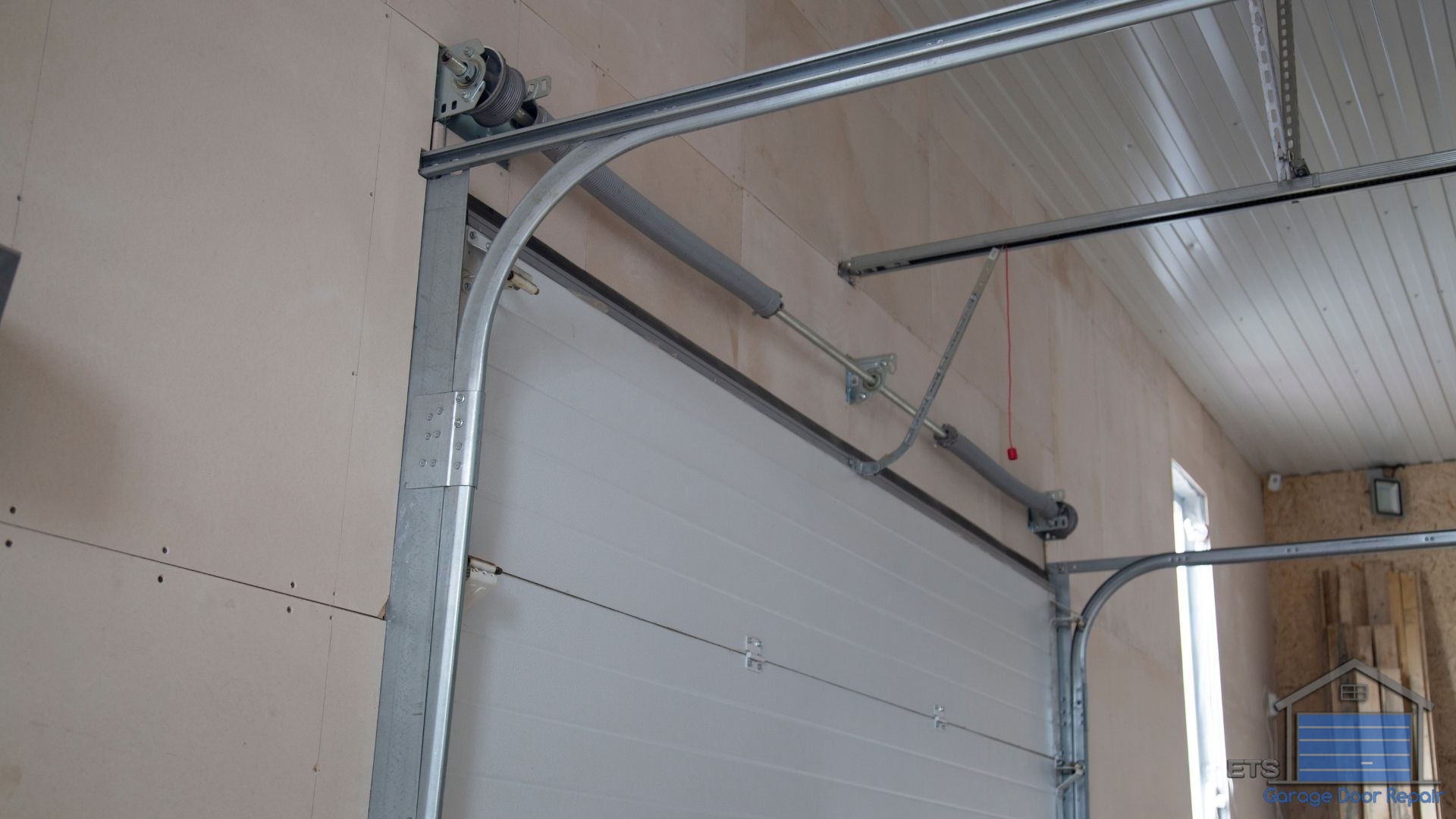 Response Time Makes All the Difference - Choosing a Local vs. National Garage Door Company