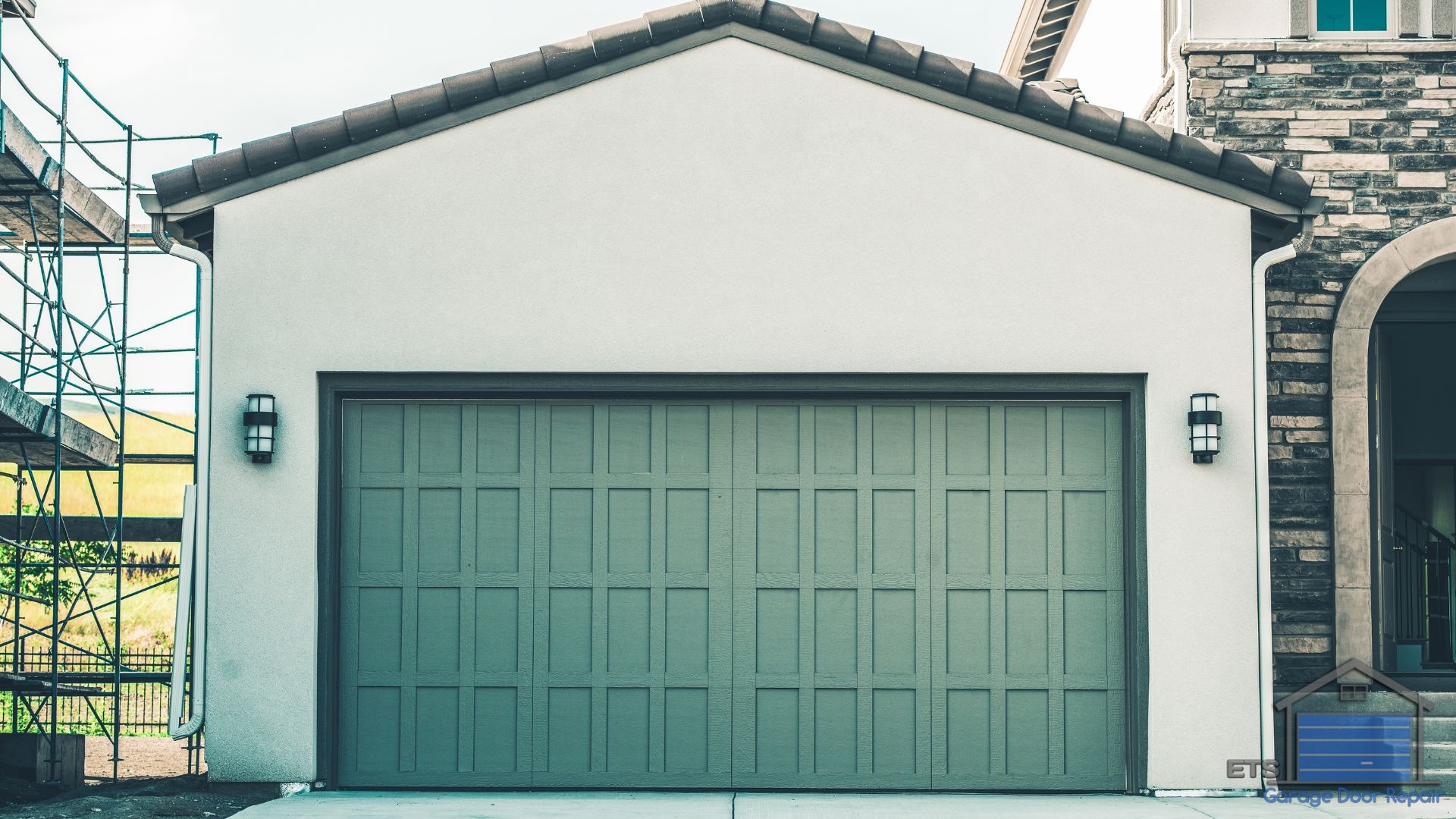 Why Garage Door Customization Matters for Your Home - Customizing Your Garage Door: Windows, Hardware, and Color